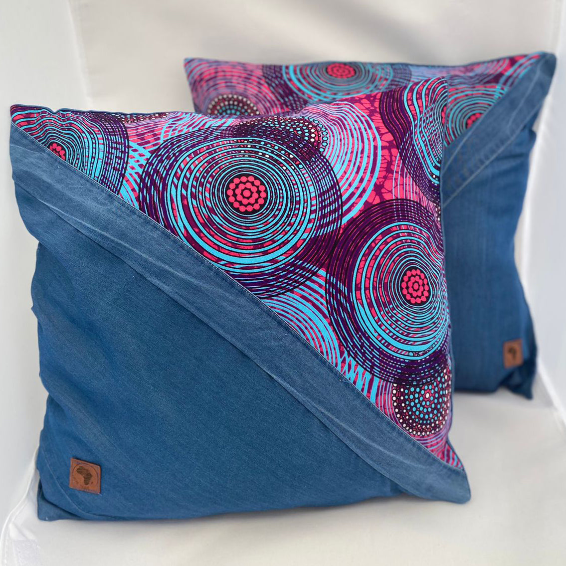 Pair of ulimwengu cushions